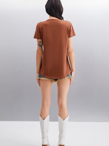 Grimelange Μπλουζάκι σε καφέ