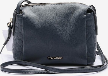 Calvin Klein Schultertasche / Umhängetasche One Size in Blau: predná strana