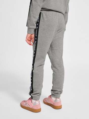 Effilé Pantalon de sport Hummel en gris