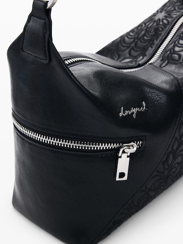 Poșete de la Desigual pe negru