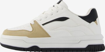 Sneaker bassa di Bershka in bianco