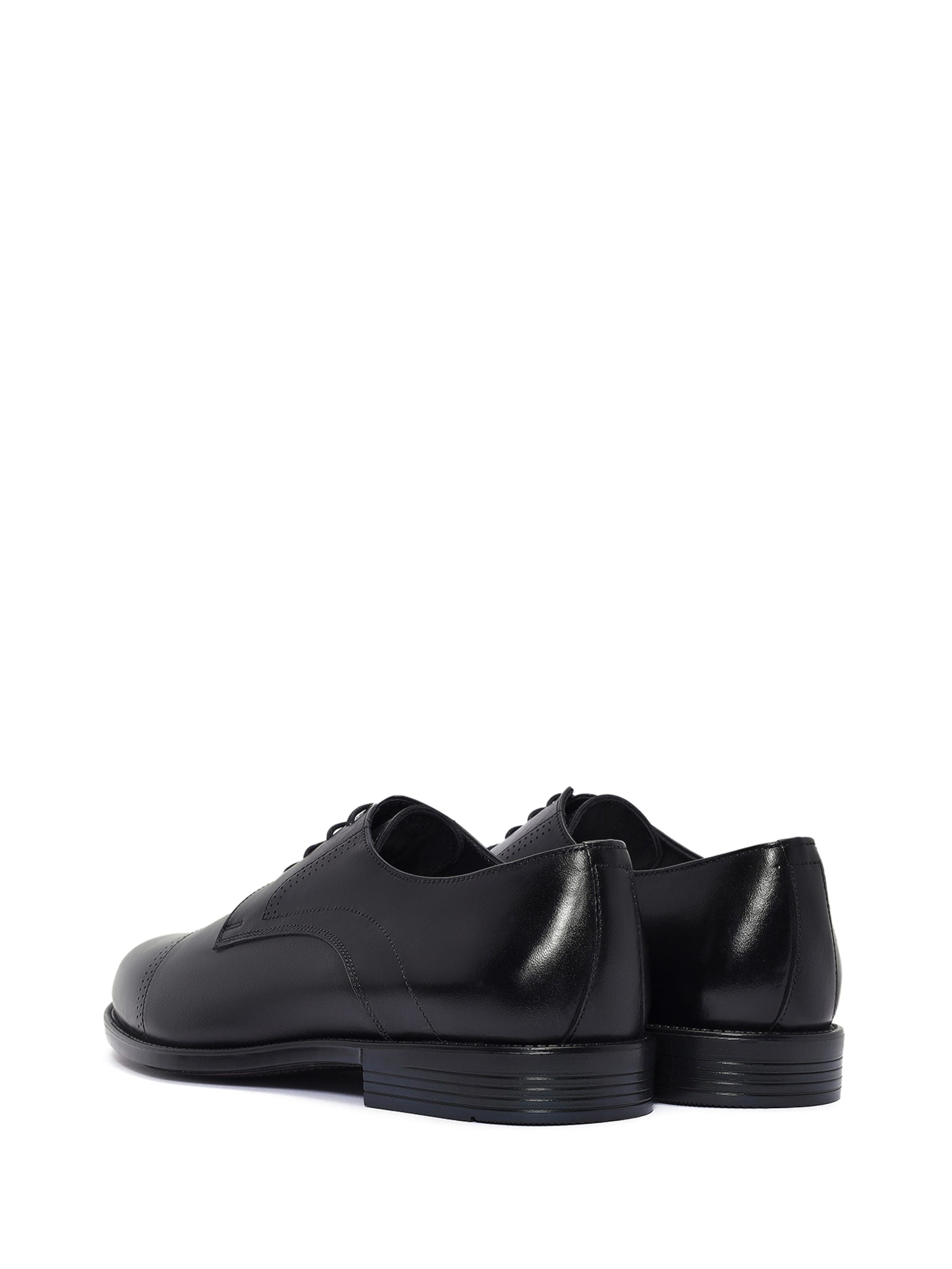 Scarpa stringata di Derimod in nero