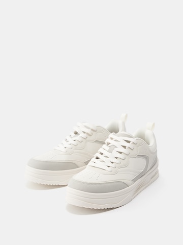 Pull&Bear Låg sneaker 'STWD' i beige