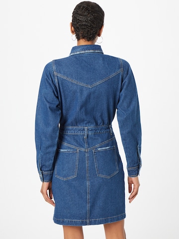 Robe Warehouse en bleu