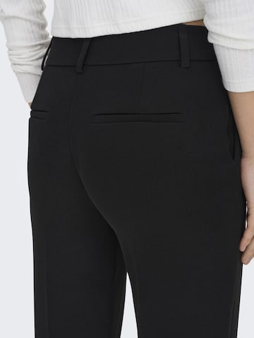 Regular Pantalon à plis ONLY en noir
