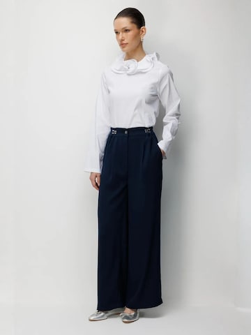 Wide leg Pantaloni con pieghe di MixRay in blu