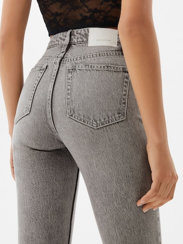 Bershka Regular Jeans i grå