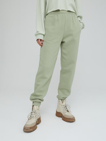 Tapered Pantaloni 'Riley' di EDITED in verde: frontale