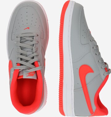Nike Sportswear Sneaker 'Force 1' i grå