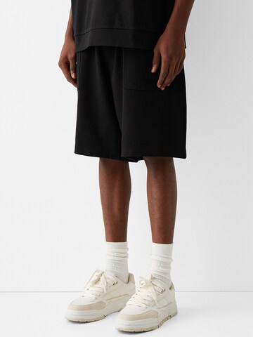 Bershka Regular Pants in Black: front