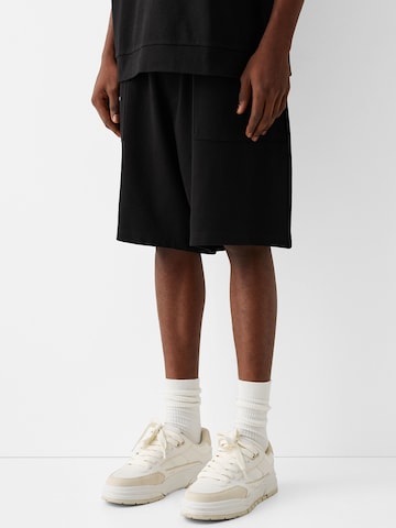 Bershka Regular Shorts in Schwarz: predná strana