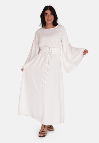 Elara Kjole i hvid