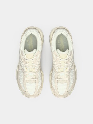 Nike Sportswear Rövid szárú sportcipők 'AIR MAX MOTO 2K' - bézs