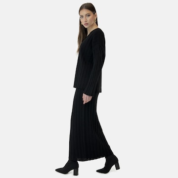 Elara Workwear in Black