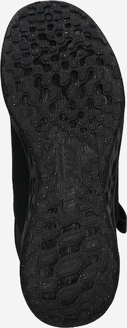 Chaussure de sport 'Revolution 6 FlyEase' NIKE en noir