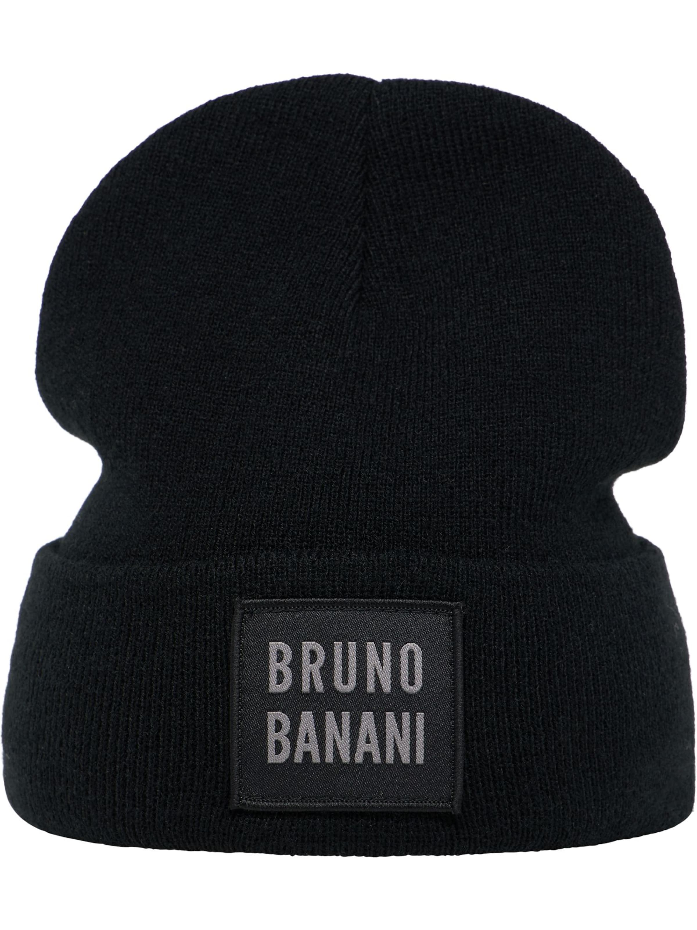 Bruno Banani Beanie in Black: front