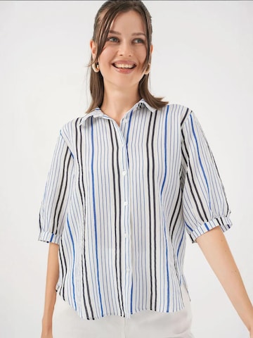 Bigdart Blouse in Blue: front
