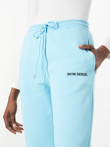 9N1M SENSE Tapered Hose in Blau