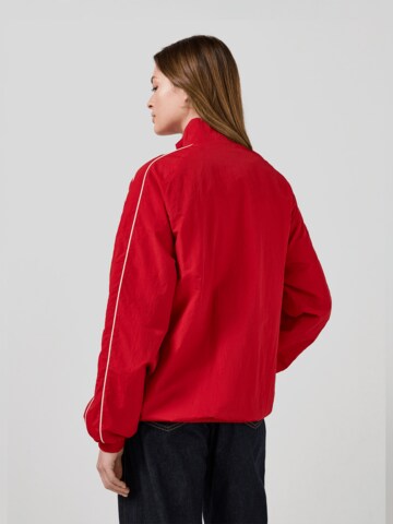 FC BAYERN MÜNCHEN Between-Season Jacket in Red