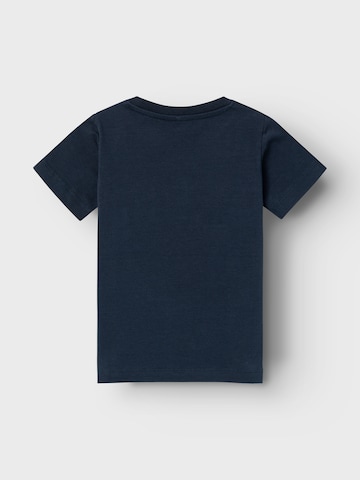 NAME IT T-shirt 'ARAV HOTWHEELS' i blå