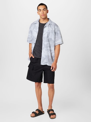 WEEKDAY Loosefit Shorts in Schwarz