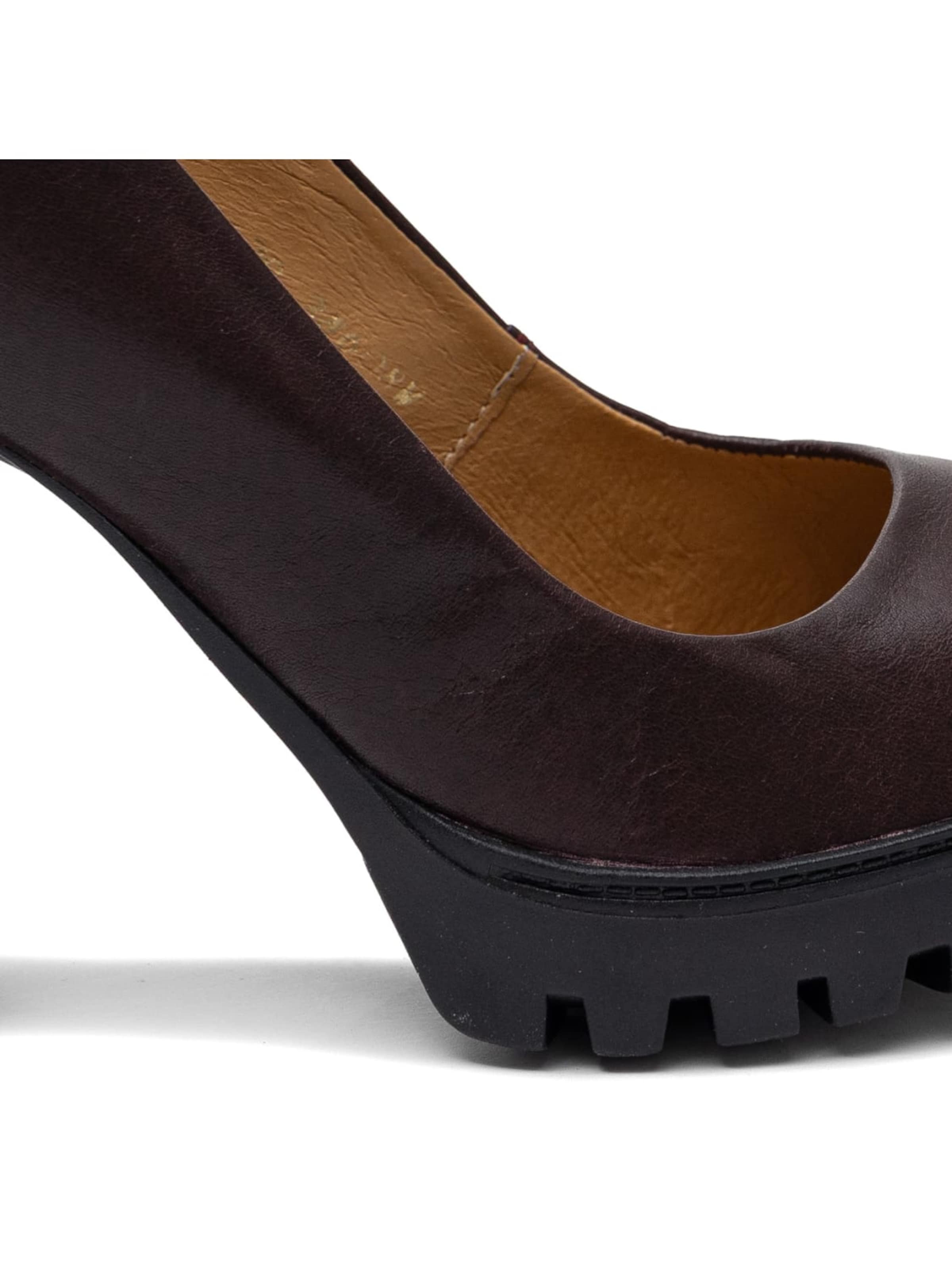 Maciejka Pumps in Brown