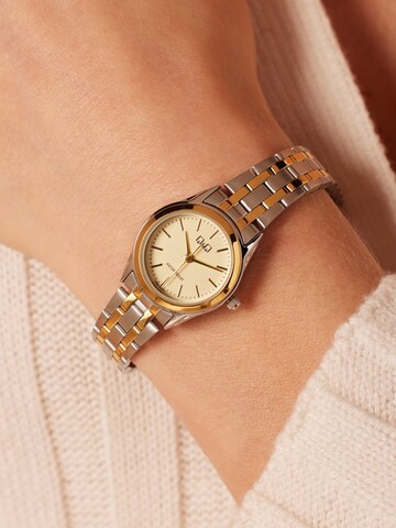 Q&Q Analog watch 'Klassisch' in Gold: front