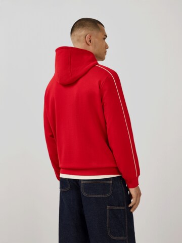 FC BAYERN MÜNCHEN Zip-Hoodie Essentials in Rot