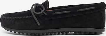 Minnetonka Mokkasiinit 'Classic Moc' värissä musta: etupuoli