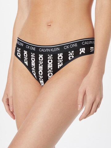 Calvin Klein Underwear Regular Thong in Black: front