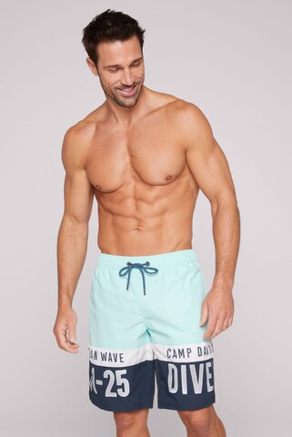 CAMP DAVID Board Shorts in Green: front