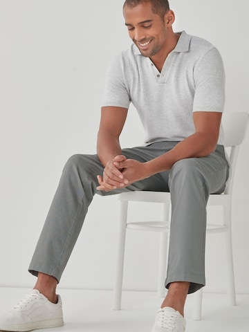 regular Pantaloni chino di Next in grigio