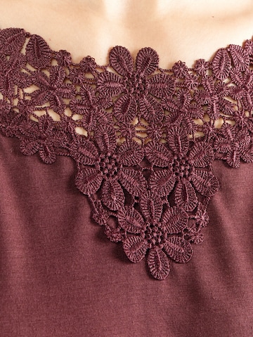 ONLY T-shirt 'ONLWINNIE' i röd