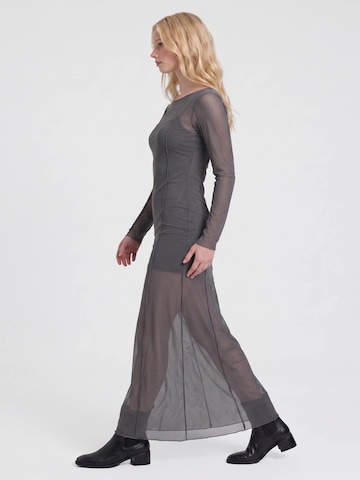 Robe Alexa Dash en gris