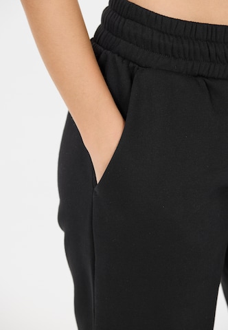 NOU Tapered Pants 'Mayda V2' in Black