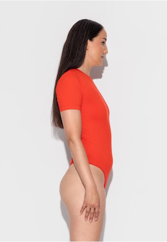 Lykkeland Atelier Body 'Fearless' in Rood