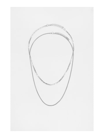 Chaîne Pull&Bear en argent : devant