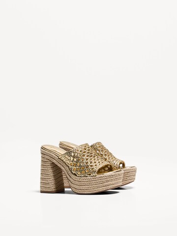 Mule Bershka en or