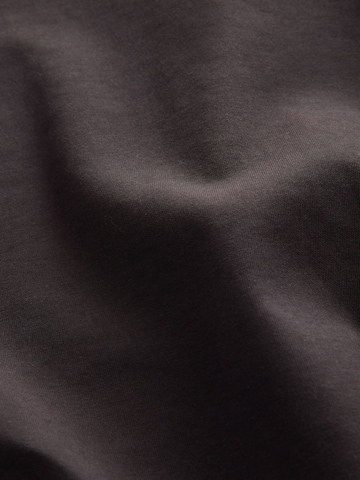 Tricou de la Next pe maro