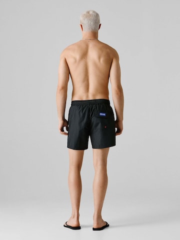 Red Bull Racing x Pepe Jeans Zwemshorts in Zwart