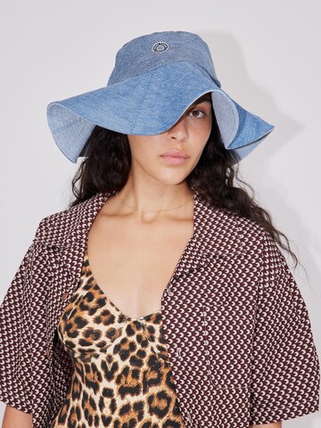 Cappello 'Lotte' di ABOUT YOU REBIRTH STUDIOS in blu: frontale