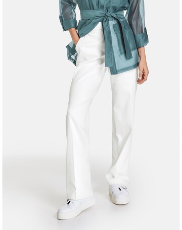 GERRY WEBER Loose fit Pleated Pants in White: front