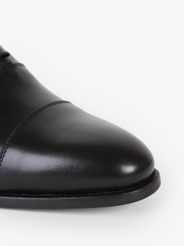 Scalpers Обувки с връзки в черно