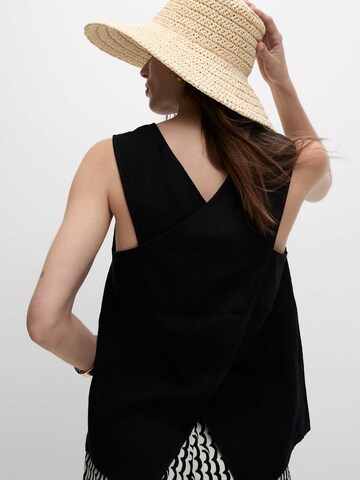 Top di Marks & Spencer in nero