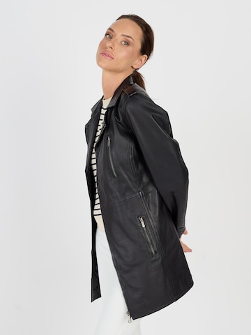 JCC Mantel in Schwarz