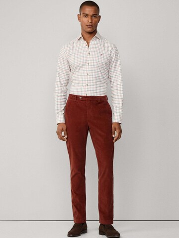 Coupe slim Pantalon chino 'Kensington' Hackett London en marron