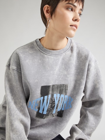 Nasty Gal Sweatshirt 'New York' i grå