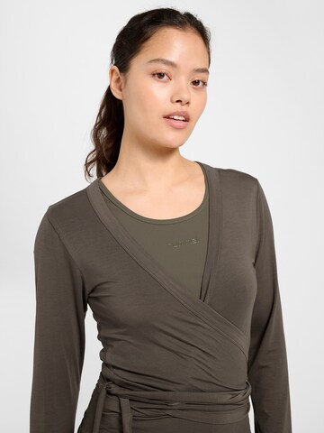 Hummel Shirt in Braun