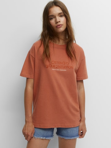 Pull&Bear Тениска в оранжево: отпред