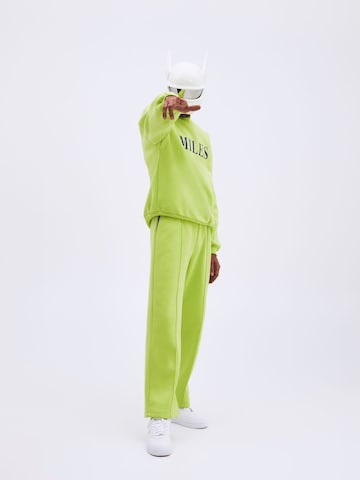 Smiles Regular Pants 'Ediz' in Green: front